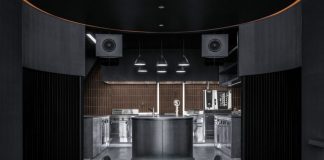 Snøhetta designs Tokyo restaurant with all-black interior and a stage-like kitchen – Dezeen