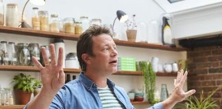 Celebrity chef Jamie Oliver’s restaurant empire collapses, leaving 1000 jobless – SBS