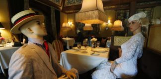 In a time of social distancing, one restaurant adds mannequins – Sydney Morning Herald