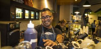 Victoria announces plan to reopen cafes and restaurants – 9News