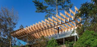 Kengo Kuma completes stilted Mikuni Izukogen restaurant with latticed roof – Dezeen