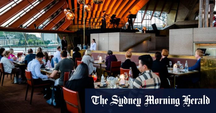 Restaurant, pub trade rebounds as Australians dine out in droves - Sydney Morning Herald