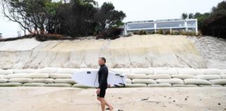 Byron Bay restaurant weathers storm waves – 7NEWS.com.au