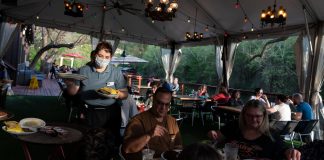 Restaurant Workers Are in a Race to Get Vaccines – The New York Times