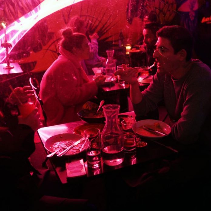 Restaurants Confront a New Pandemic Problem: Customers Who Don’t Want to Leave