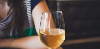 Old wines tale: Economists dispel myth second cheapest on restaurant wine list is biggest rip-off – Mirage News
