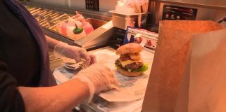 RESTAURANT OFFERS FREE BURGERS TO VACCINATED LOCALS – NBN News