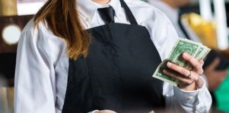 Restaurant owner praises generous $1300 tip leaver: ‘It’s been a long, hard summer’ – 9Honey