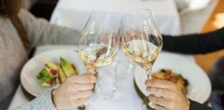 Secret restaurant inspector shares her tips for dining out – and the red flags to look for – 9Honey