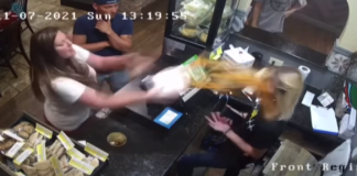 ‘BURNING!’: Customer caught on camera throwing SOUP in restaurant manager’s face – 7NEWS