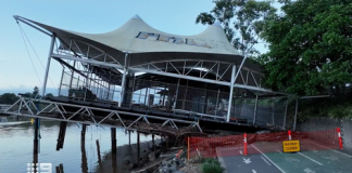 Works begin to remove flood-damaged pontoon restaurant washed onto Brisbane path – 9News