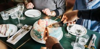 Forget corkage: UK diner shocked after being asked to pay a $17.40 ‘cakeage’ fee for bringing birthday cake to restaurant – 7NEWS