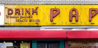 A Final Trip to Papaya King on the Eve of Its Likely Destruction