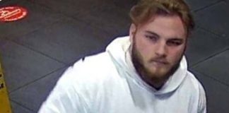 Manhunt after ‘unprovoked’ attack outside Melbourne fast food restaurant – 9News
