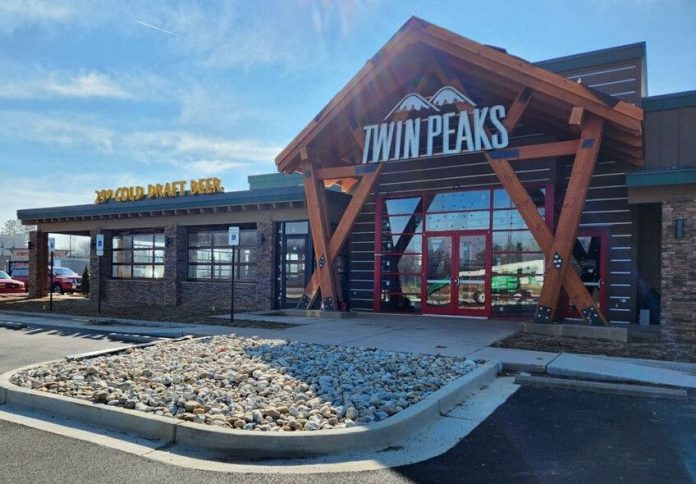 Twin Peaks Celebrates Opening of First Chattanooga Restaurant