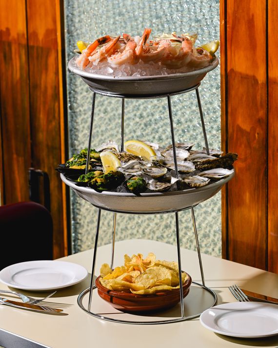 Zig Zag Is How Hart’s Does an Oyster Bar