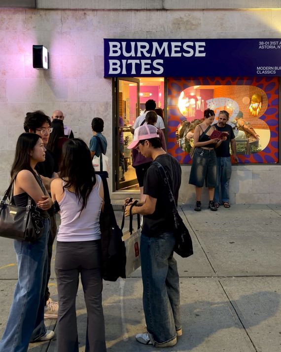 A Food-Court Star Moves on From the Mall